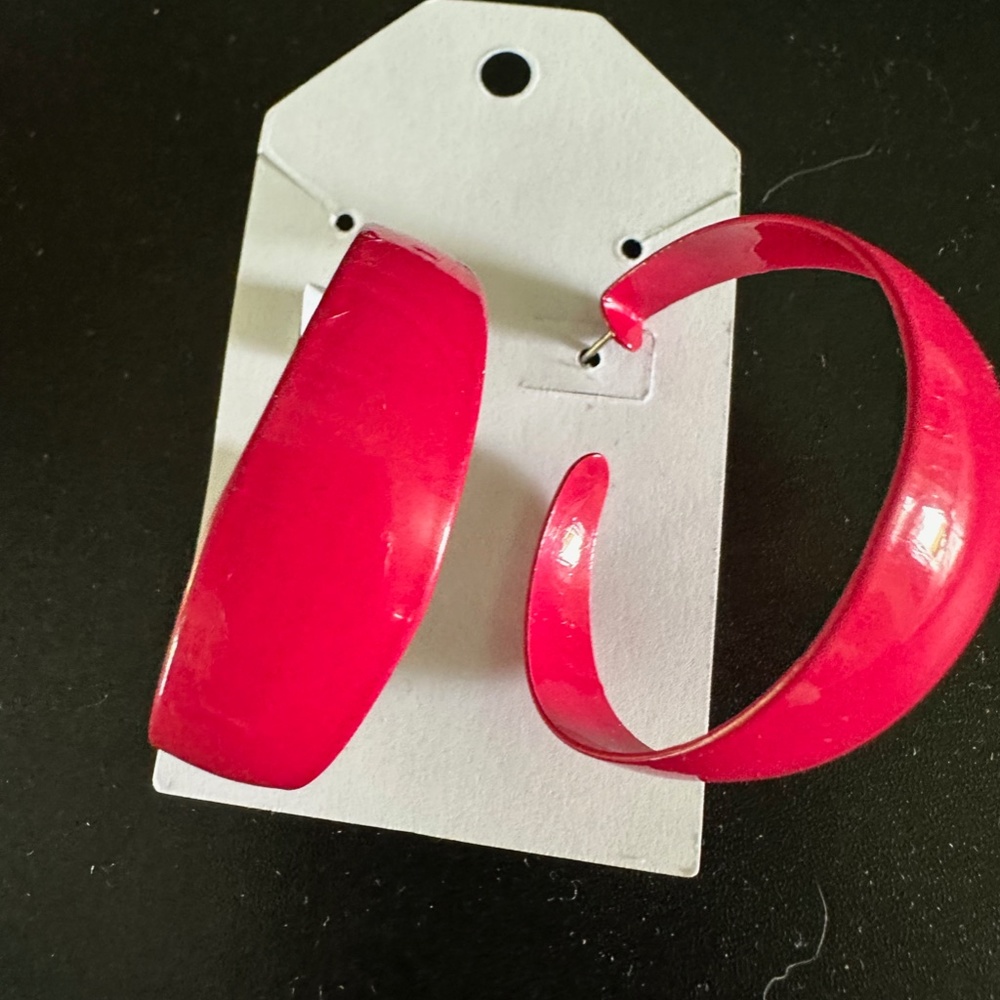 Vintage Red Loops Metal Post size 1.5 Long  No Brand Used Very Good Condition